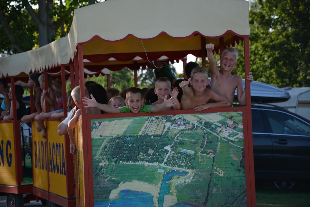 Badiaccia Village Camping Castiglione del Lago Esterno foto